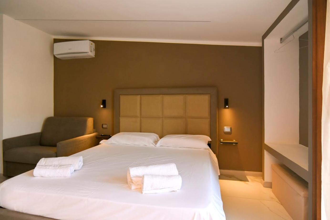 Belma Aparthotel And Rooms مارينا دي كاميروتا المظهر الخارجي الصورة